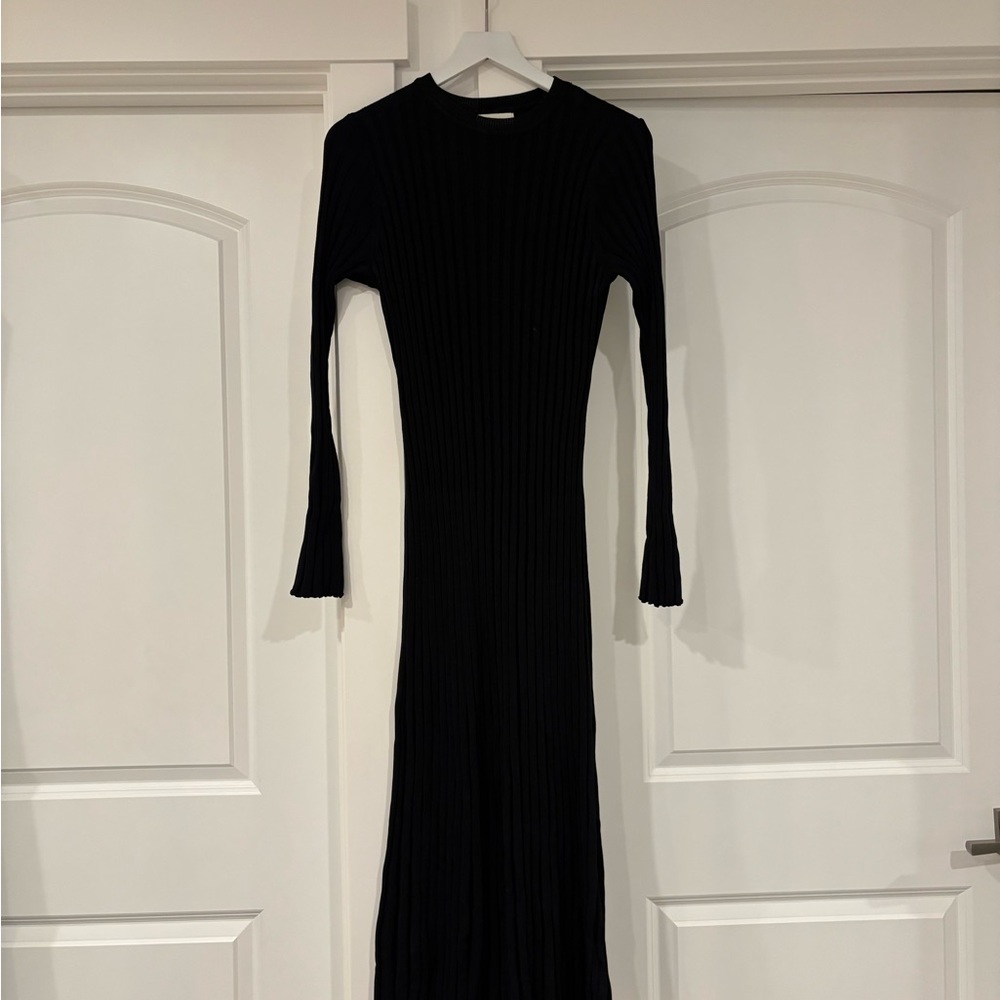 DISSH Black Ribbed Long-Sleeve Maxi Dress